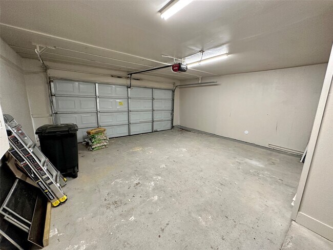 Building Photo - 2111 Rycroft Dr