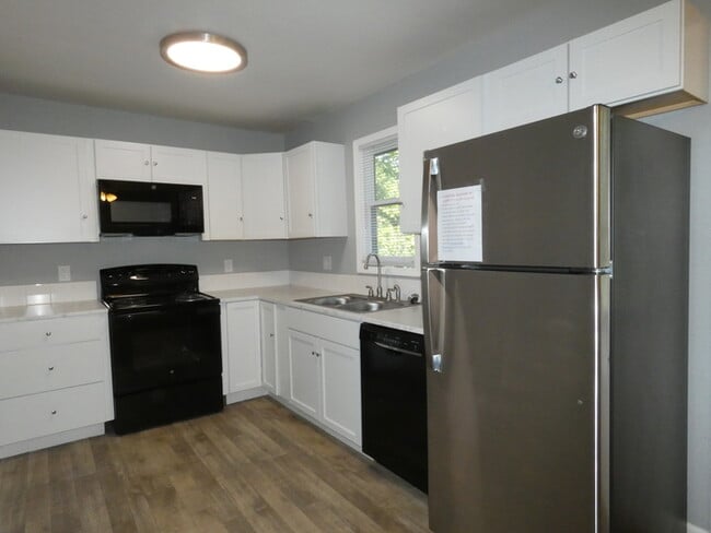Building Photo - Home in Park Hill School District!