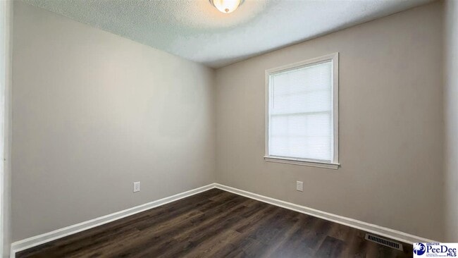 Building Photo - 1109 E Macree Terrace