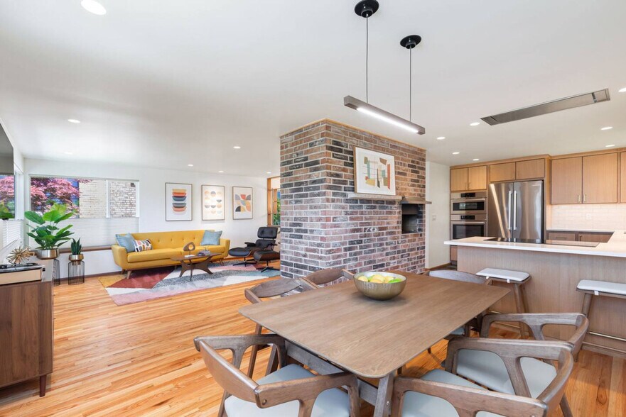 Building Photo - 9740 2nd Ave NW