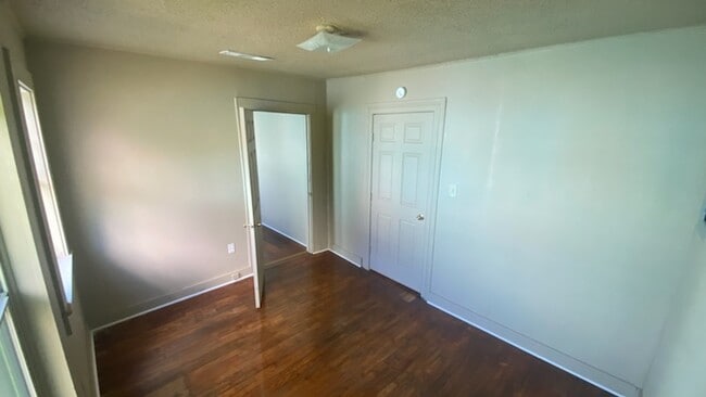 Building Photo - 3440 Hollywood St