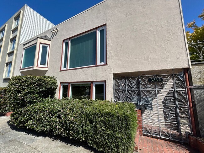 Building Photo - 826 Anza St
