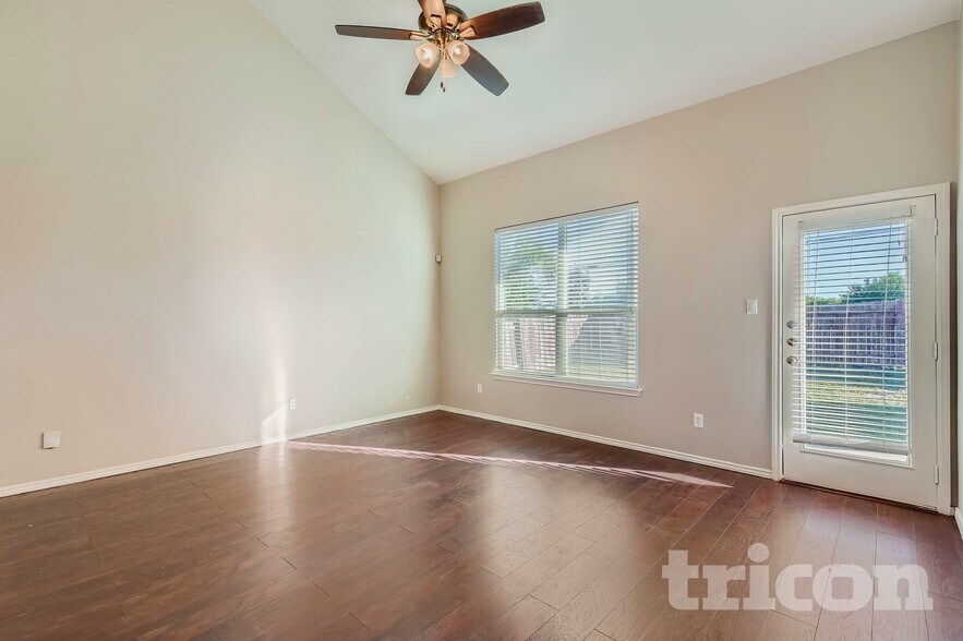 Building Photo - 257 Verano Dr