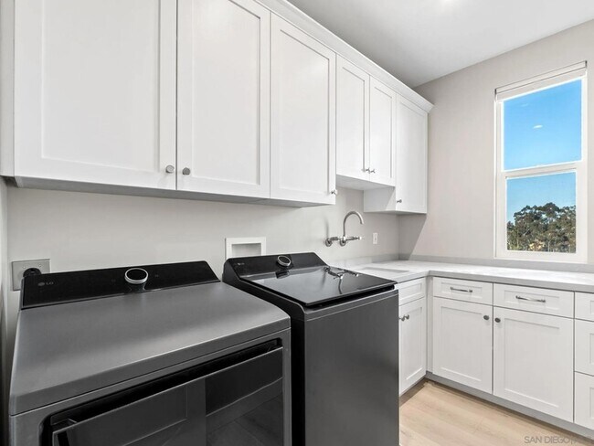 Building Photo - 2954 Copley Ave