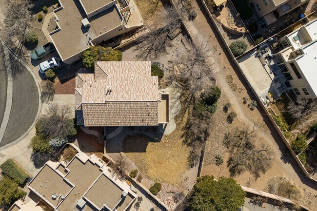 Building Photo - Large single family home on corner lot