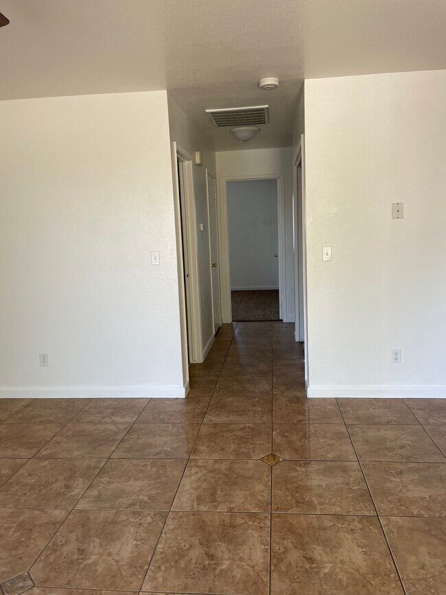 Building Photo - 819 K St