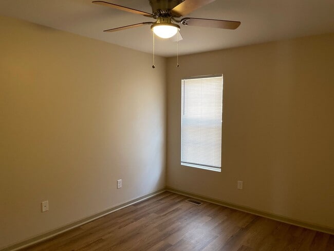 Building Photo - 1307