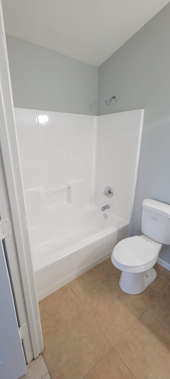 Building Photo - 1405 18th Avenue SW