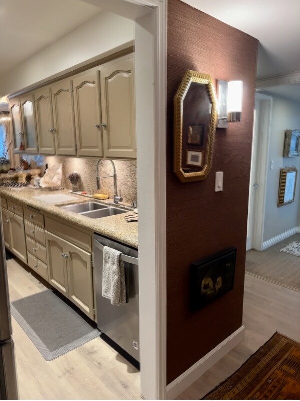 Building Photo - 6708 Hillpark Dr