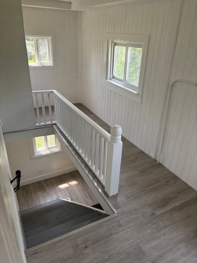 Building Photo - Section 8 welcome, 4bd 2 bath