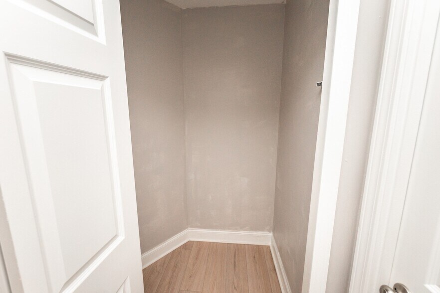 Building Photo - 1933 Commonwealth Ave