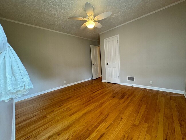 Building Photo - Home for Rent!