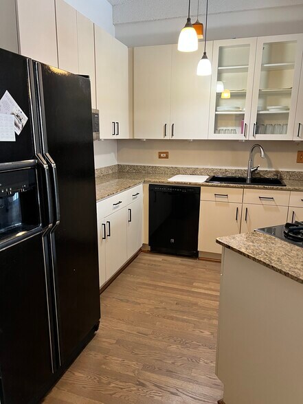 Building Photo - 161 W Harrison St