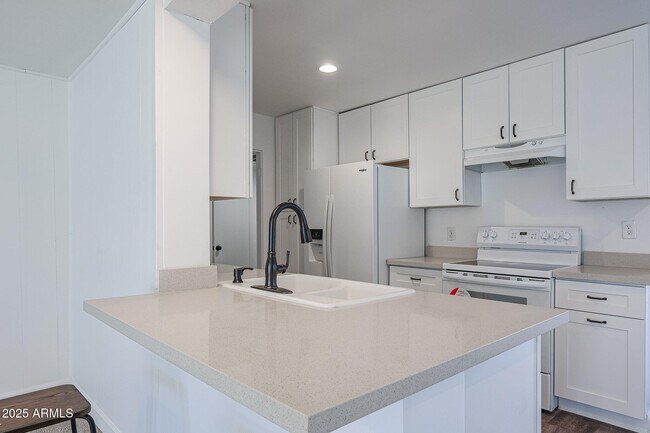 Building Photo - 4122 N 6th Ave