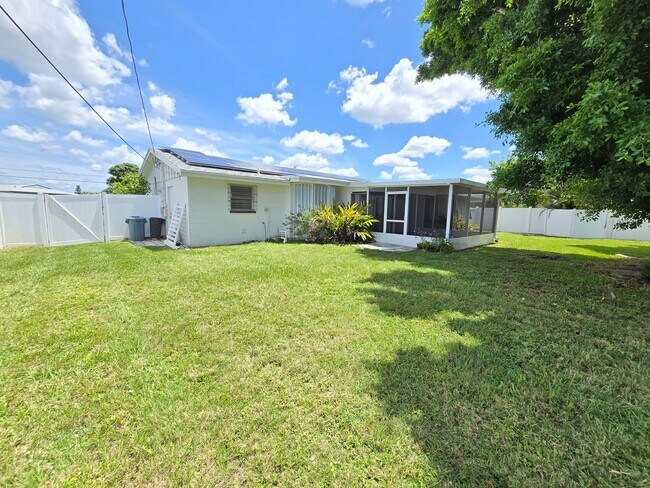 Building Photo - Charming 2 Bed / 2 Bath Home in Venice Gar...