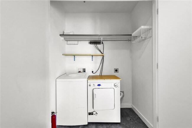 Building Photo - 620 Glen Iris Dr NE