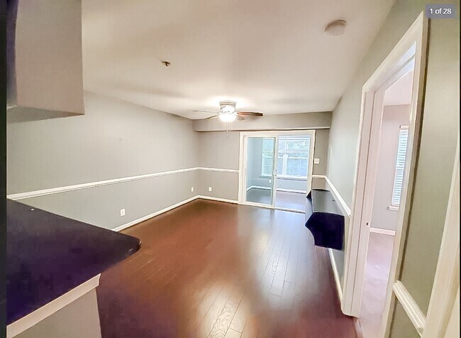Building Photo - Beautifully Updated 1 Bed 1 Bath Condo With Sunroom In Sought After Point At Park