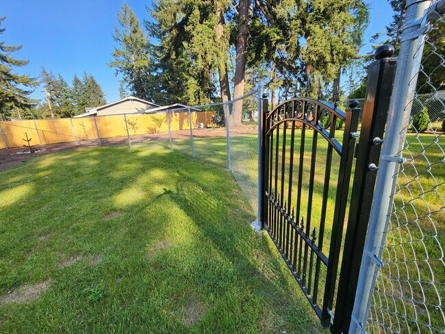 Building Photo - 958 152nd St E