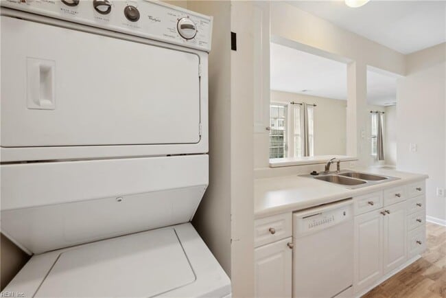 Building Photo - 2412 Wessington Dr