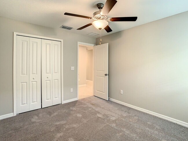 Building Photo - Beautiful 4 bedroom 2.5 bathroom Single Family House! Like new!