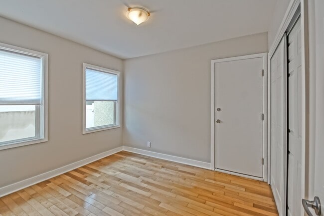 Building Photo - NEWLY REMODELED, BRIGHT & AIRY HOLLYGLEN HOME W/ REAR YARD/PATIO, 2 LIVING AREAS & BRAND NEW KITC...