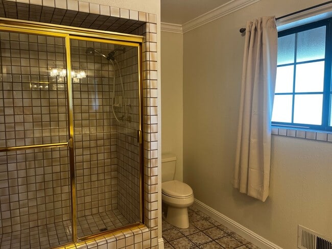 Building Photo - MORGAN HILL Expansive 6 bedroom, 4.5 bathroom home