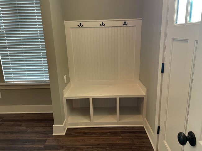 Building Photo - 3 Bedroom Home With Spacious Garage and Fenced Backyard!