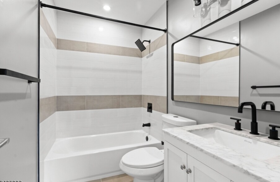 Building Photo - 243 Penns Way