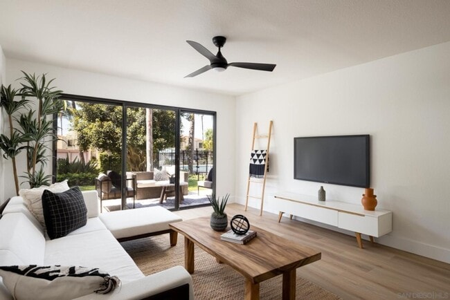 Building Photo - Beautifully remodeled home in the desirabl...
