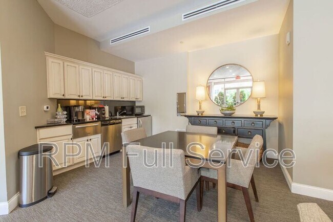 Building Photo - 110 31st Ave N