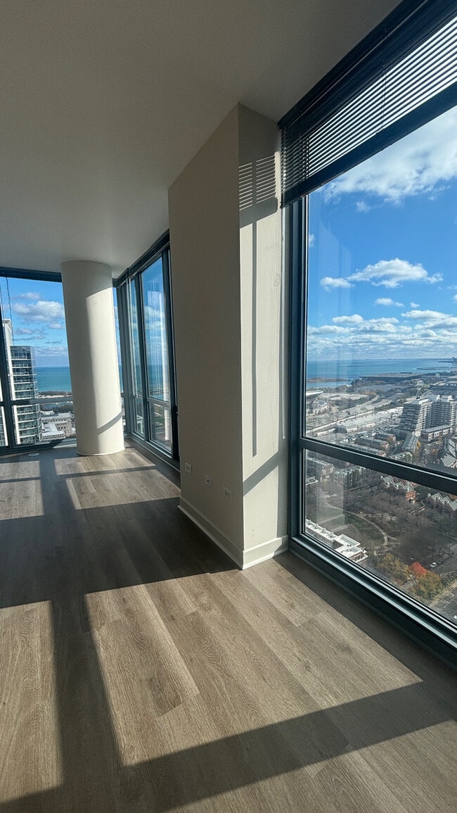 Building Photo - 125 E 13th St