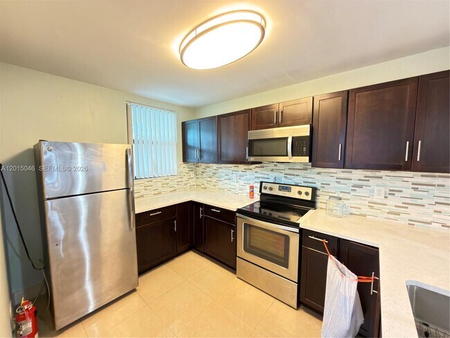 Building Photo - 8441 Forest Hills Dr