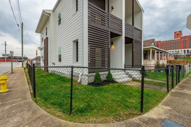 Building Photo - 1124 Garfield St