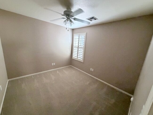 Building Photo - 412 E Jasper Dr