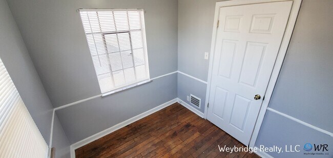 Building Photo - 1322 Cedar Ave