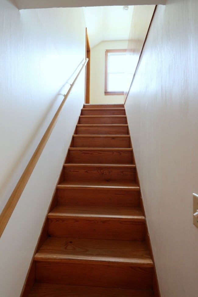 Building Photo - Beautiful 3 Bedroom Home on Goshen's West ...