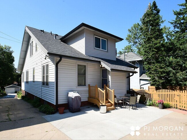 Building Photo - 5022I