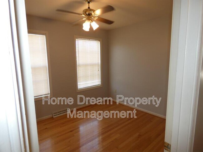 Building Photo - 2623 Van Buren St