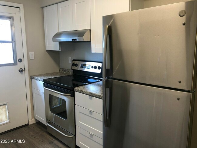 Building Photo - 520 W Clark St