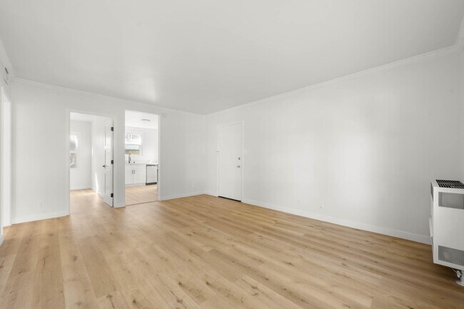 Building Photo - 8746 Belford Ave