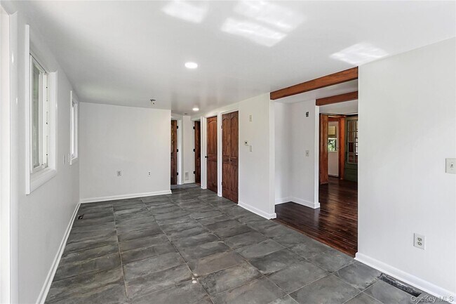 Building Photo - 222 Bog Hollow Rd