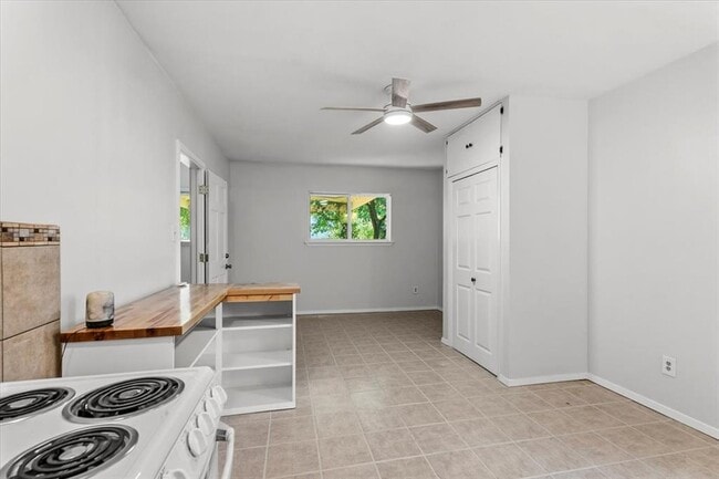 Building Photo - 3210 Bruce Dr