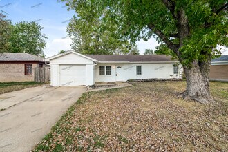 Building Photo - 701 N Carlsbad St