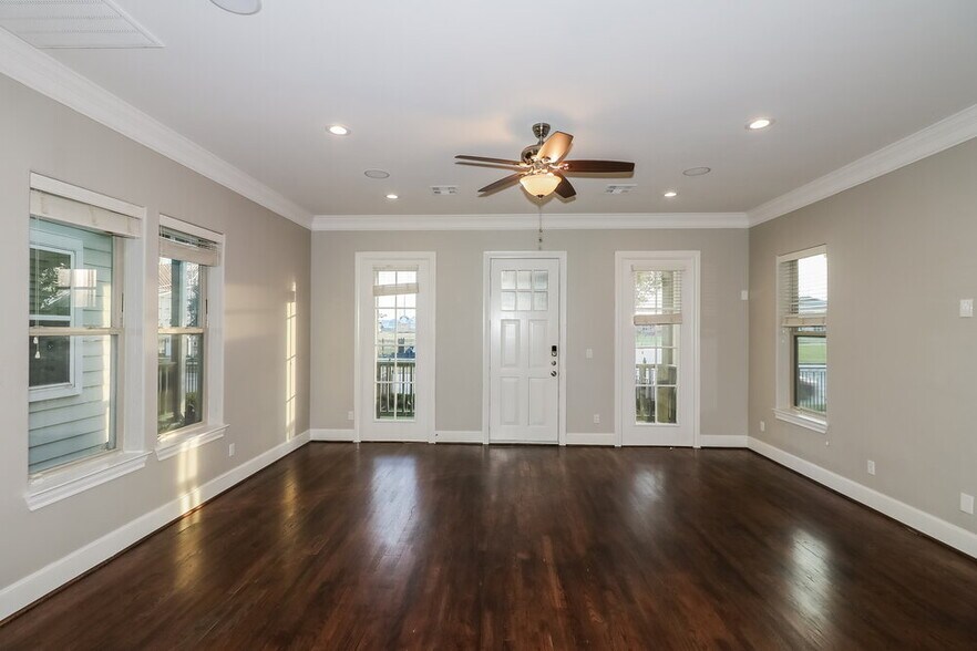 Building Photo - 8724 Kempwood Dr