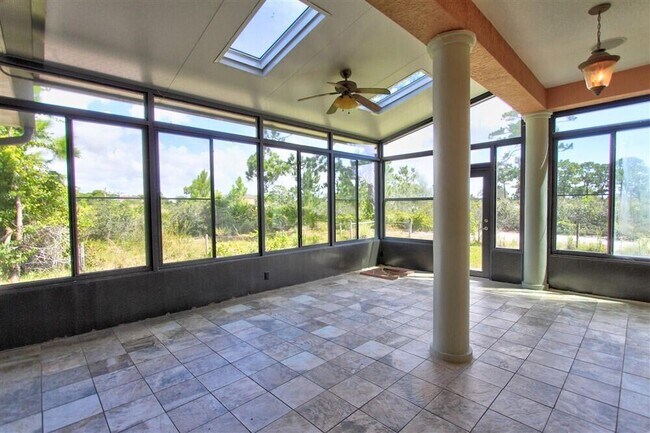 Building Photo - 1185 Dromin Ln
