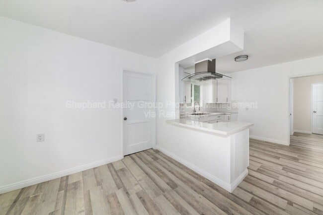 Building Photo - 742 W 36th St