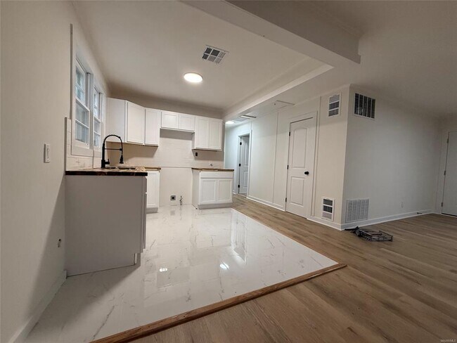 Building Photo - 308 Nottingham Rd