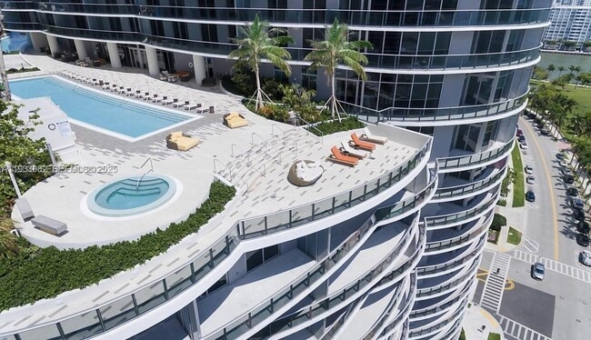 Building Photo - 488 NE 18th St