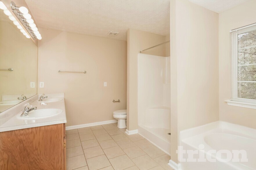 Building Photo - 25 Longcreek Ct