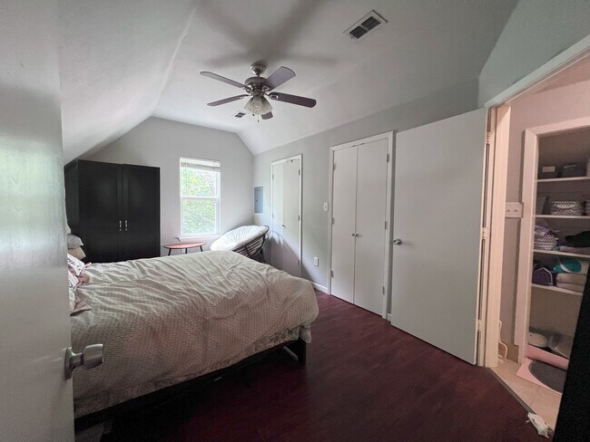 Building Photo - 609 Myrtle St